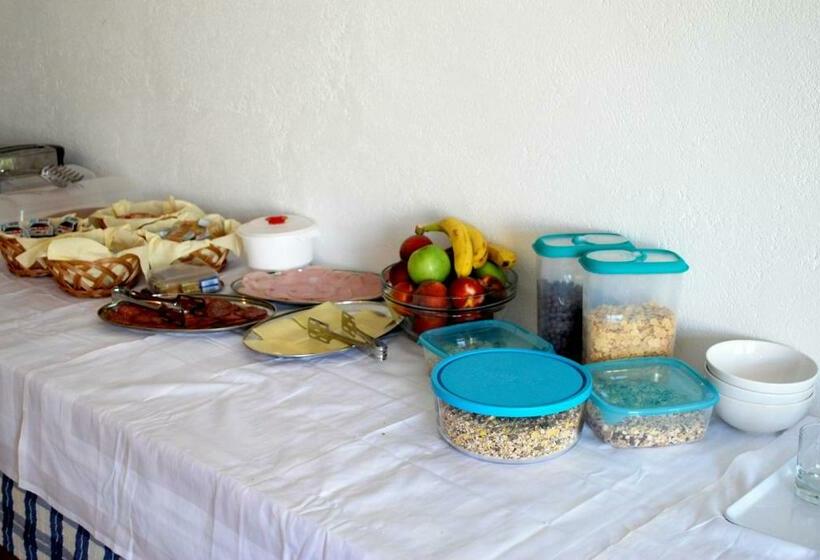 اتاق لوکس با بالکن و چشم‌انداز دریا, Lokunja Bed&breakfast