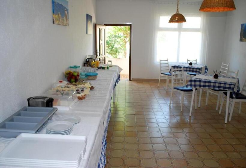 اتاق لوکس با بالکن و چشم‌انداز دریا, Lokunja Bed&breakfast