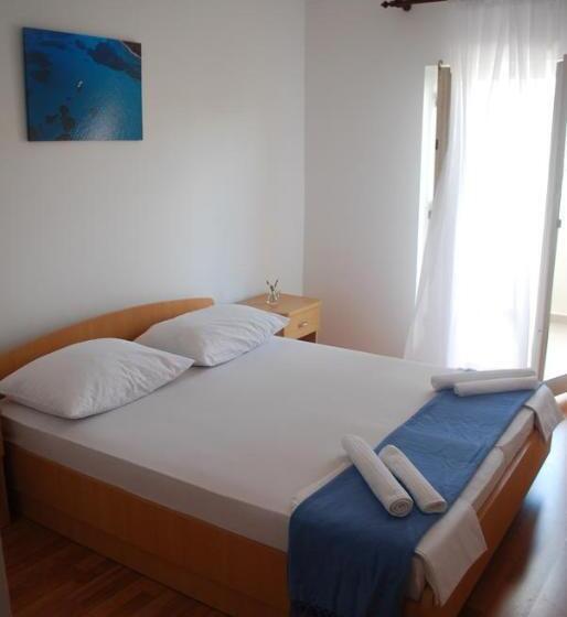 اتاق لوکس با بالکن و چشم‌انداز دریا, Lokunja Bed&breakfast