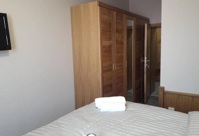 דירת חדר דלוקס, Admiral Vinkovci