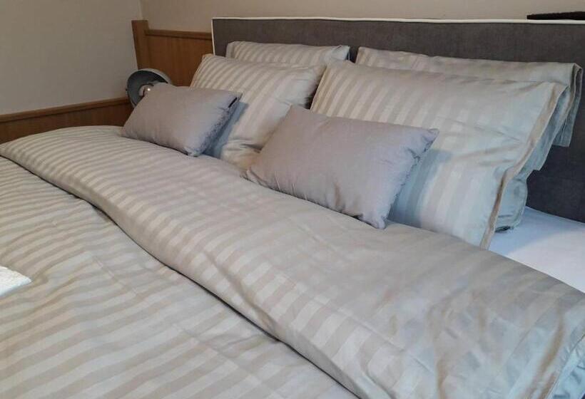 דירת חדר דלוקס, Admiral Vinkovci