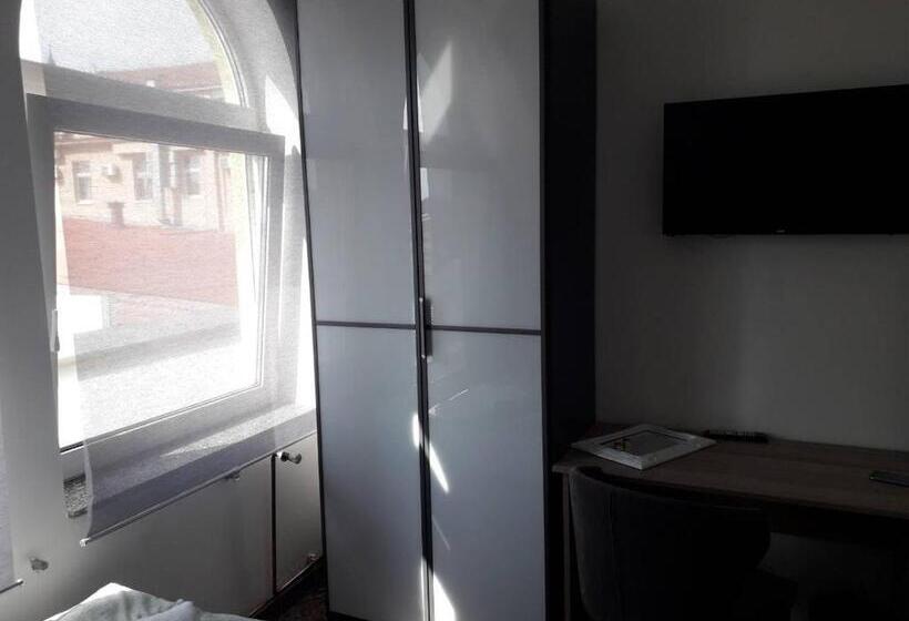 דירת חדר דלוקס, Admiral Vinkovci