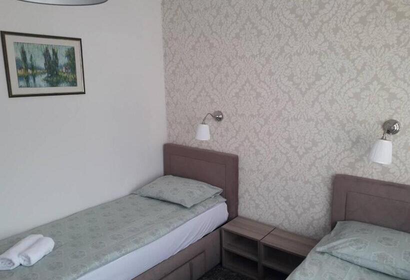 דירת חדר דלוקס, Admiral Vinkovci