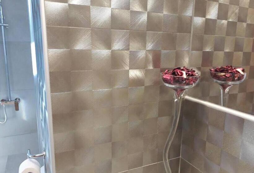 דירת חדר דלוקס, Admiral Vinkovci