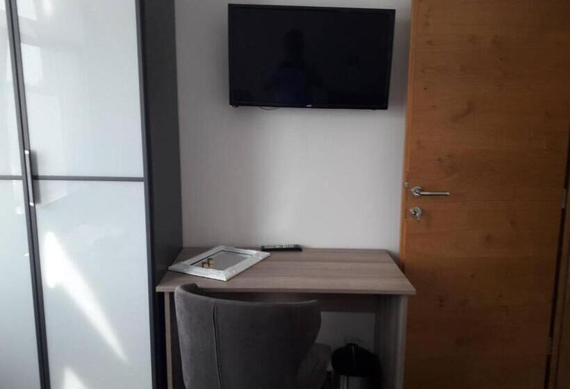 דירת חדר דלוקס, Admiral Vinkovci