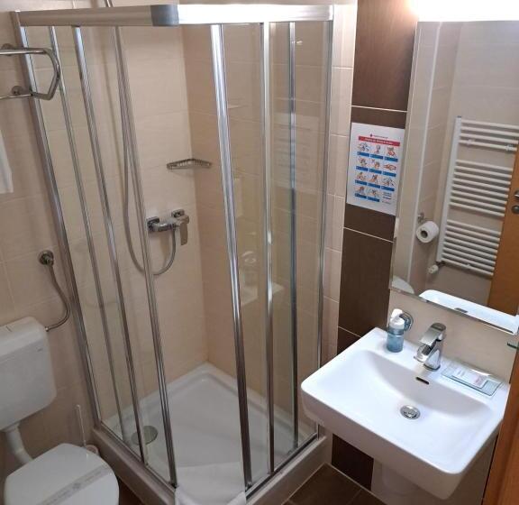 غرفة إقتصادية, Garić