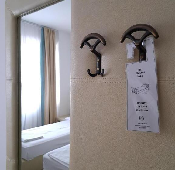 غرفة إقتصادية, Garić