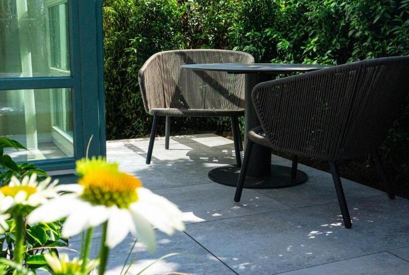 غرفة سوبيريور, Iris