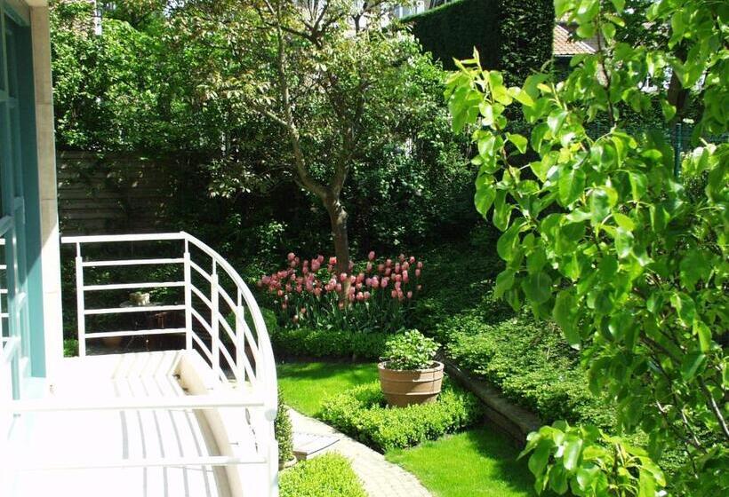 جناح مزوَّد بشرفة, Iris