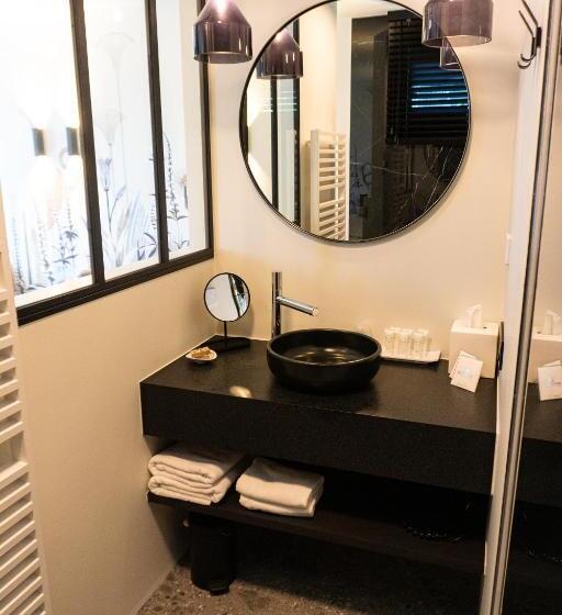 غرفة قياسية, Iris