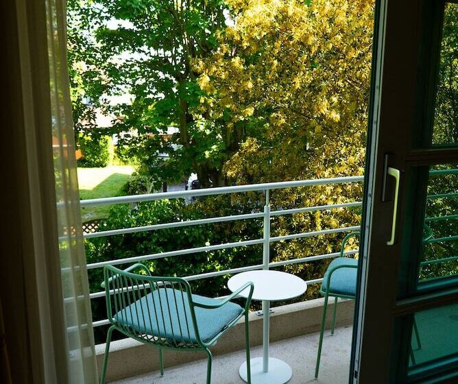 غرفة سوبيريور, Iris