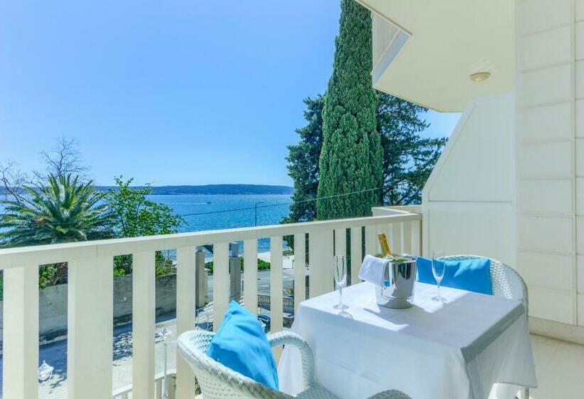 غرفة ديلوكس مطلّة علي البحر مزوَّدة بشُرفة, Riva Kaštela With Swimming Pool