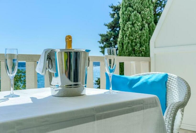 غرفة ديلوكس مطلّة علي البحر مزوَّدة بشُرفة, Riva Kaštela With Swimming Pool