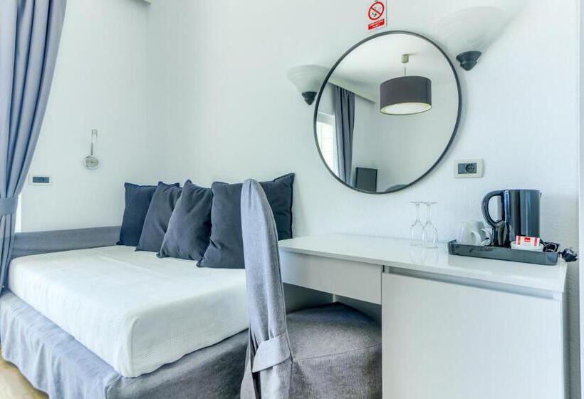 غرفة ديلوكس مطلّة علي البحر مزوَّدة بشُرفة, Riva Kaštela With Swimming Pool