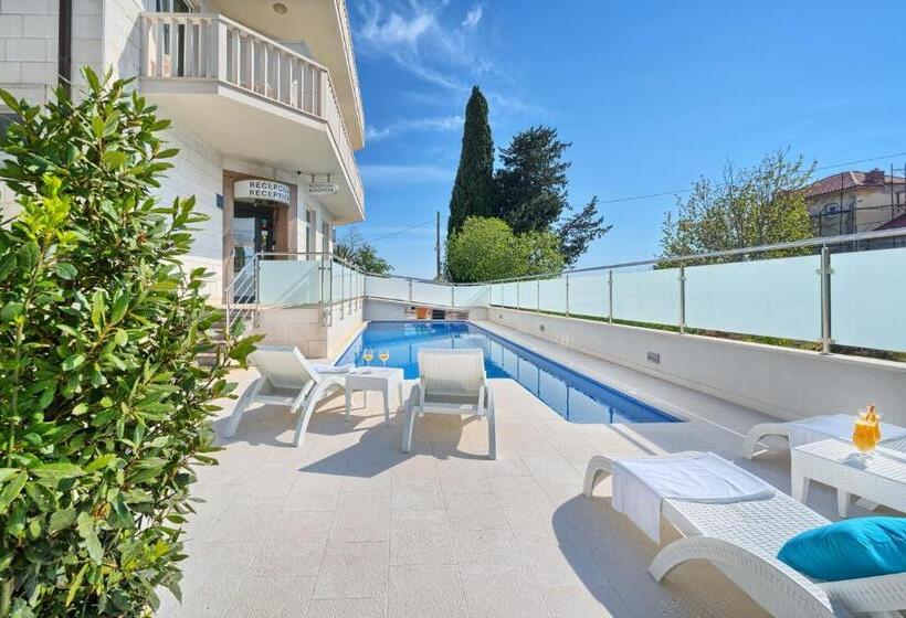 غرفة عائلية, Riva Kaštela With Swimming Pool