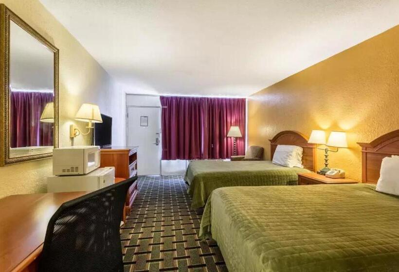 חדר סטנדרט שתי מיטות זוגיות, Rodeway Inn Denmarkjackson