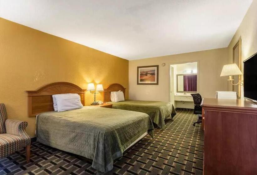 חדר סטנדרט שתי מיטות זוגיות, Rodeway Inn Denmarkjackson