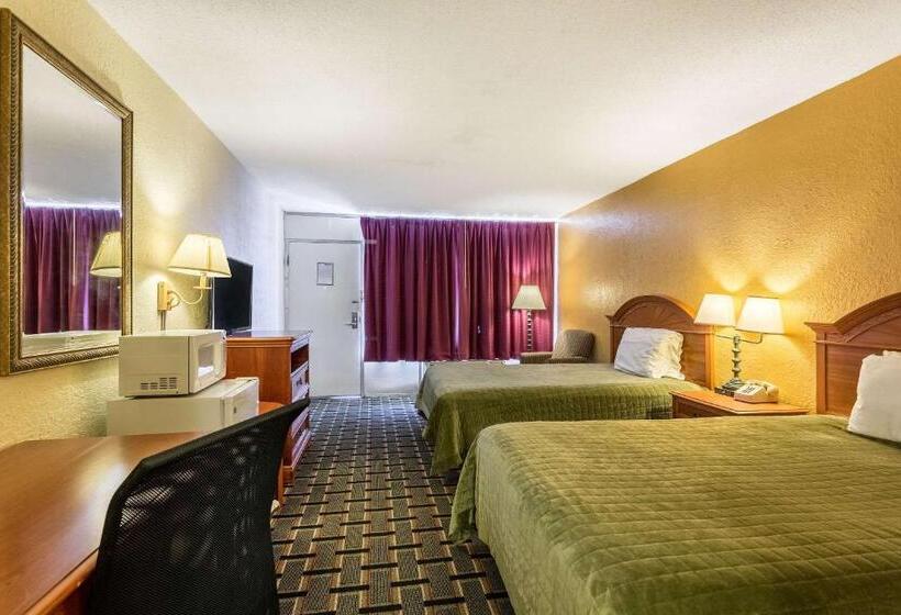 חדר סטנדרט שתי מיטות זוגיות, Rodeway Inn Denmarkjackson