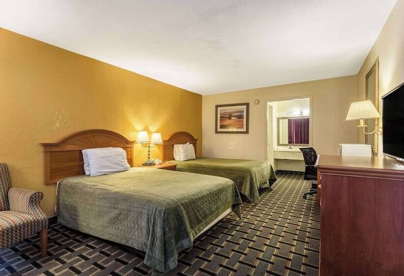 带2个双人床的标准工作室, Rodeway Inn Denmarkjackson