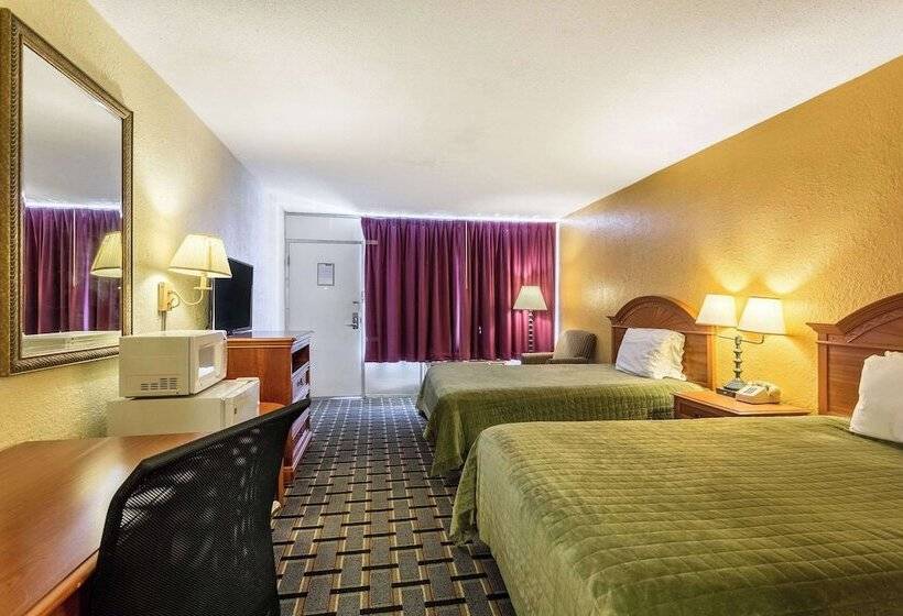 חדר סטנדרט שתי מיטות זוגיות, Rodeway Inn Denmarkjackson