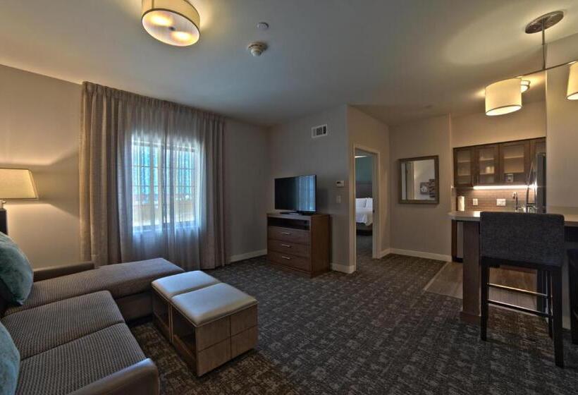 带大床的套房, Staybridge Suites Houston Humble Beltway 8 E, An Ihg