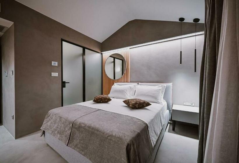 غرفة قياسية, Stomorin Marina Hramina