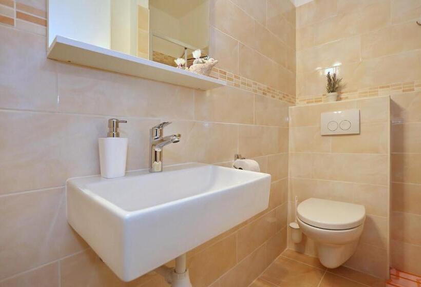 Номер Стандарт, Bed&breakfast Nada