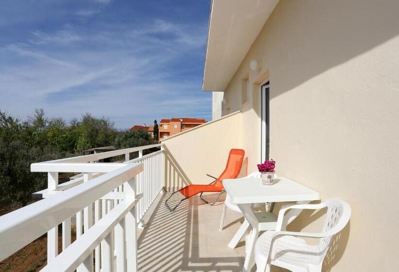 带1个卧室的带阳台的公寓, Bed&breakfast Nada