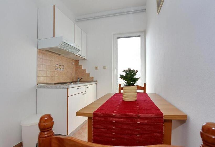 شقة غرفة نوم واحدة مزودة بشُرفة, Bed&breakfast Nada