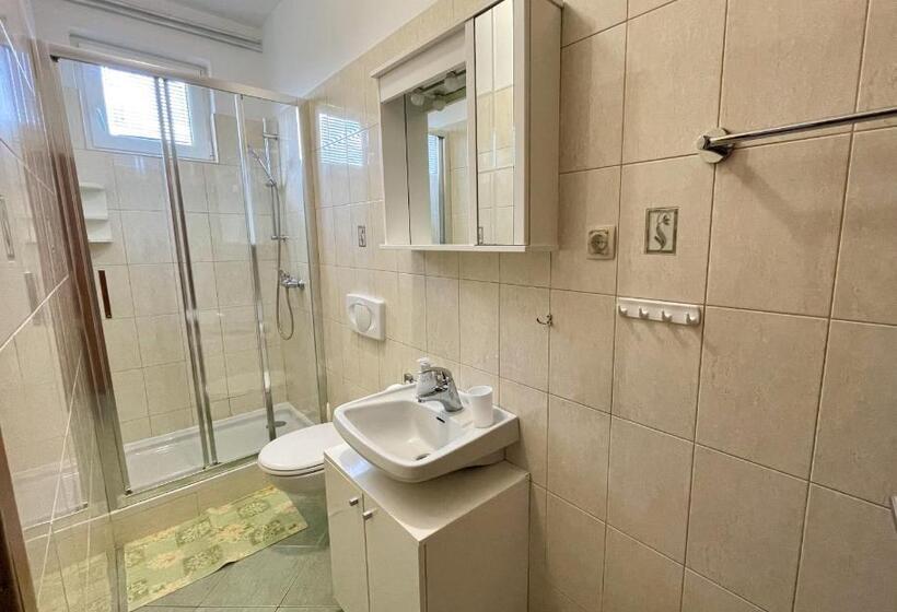 Апартаменты 1 Спальня с Балконом, Bed&breakfast Nada