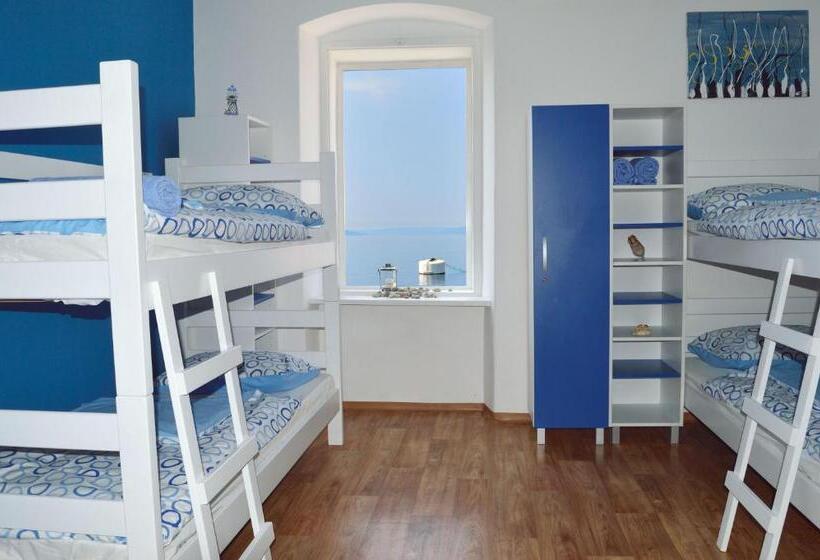 Кровать в Общей Комнате, Hostel Fun