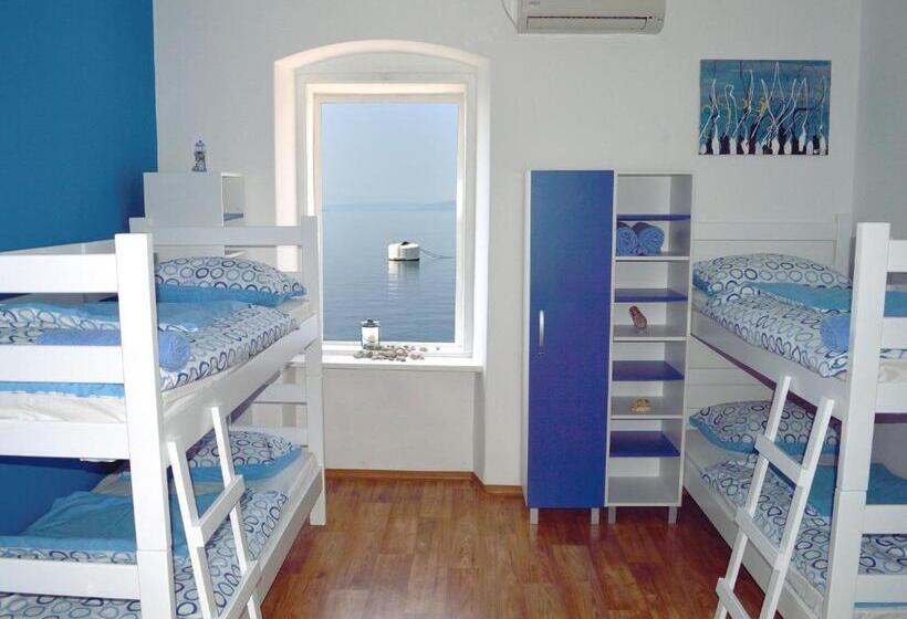 Кровать в Общей Комнате, Hostel Fun