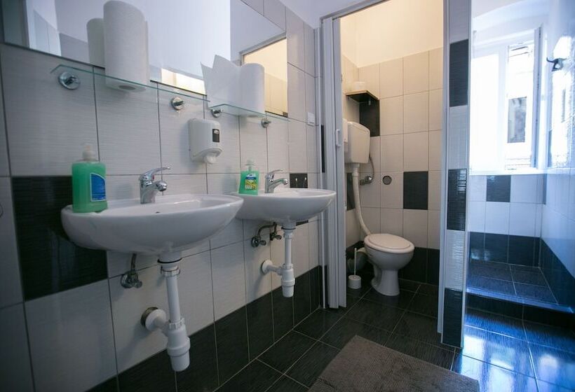 تختخواب در اتاق مشترک, Hostel Morcic