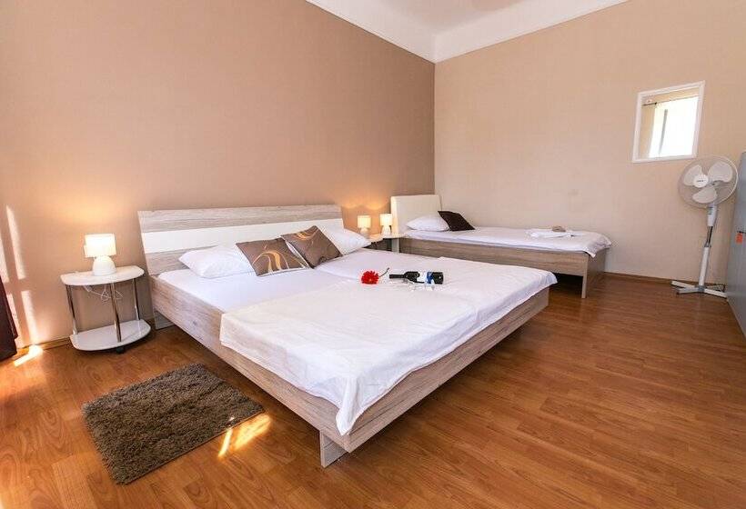 컴포트 트리플 룸, Hostel Morcic