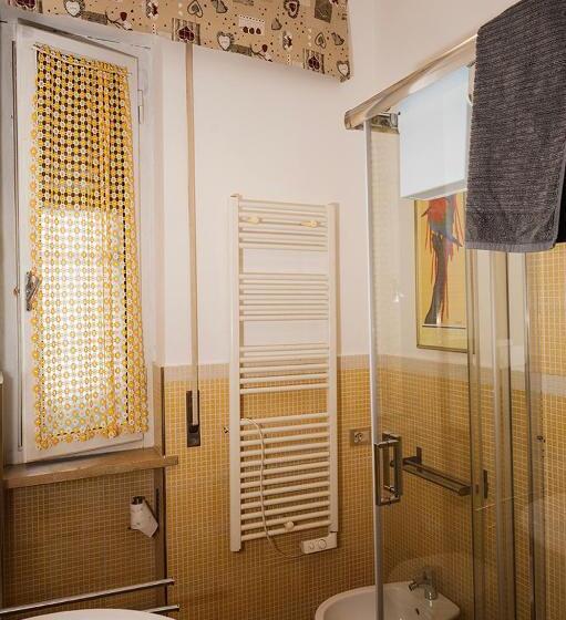 Chambre Triple Standard Salle de bain Extérieure, B&b Pisaland