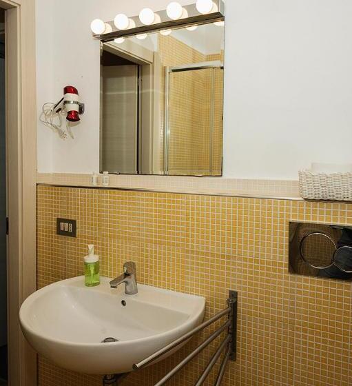 Chambre Triple Standard Salle de bain Extérieure, B&b Pisaland