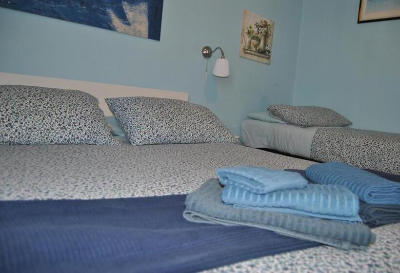 Chambre Triple Standard Salle de bain Extérieure, B&b Pisaland