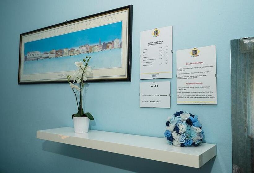 Chambre Triple Standard Salle de bain Extérieure, B&b Pisaland