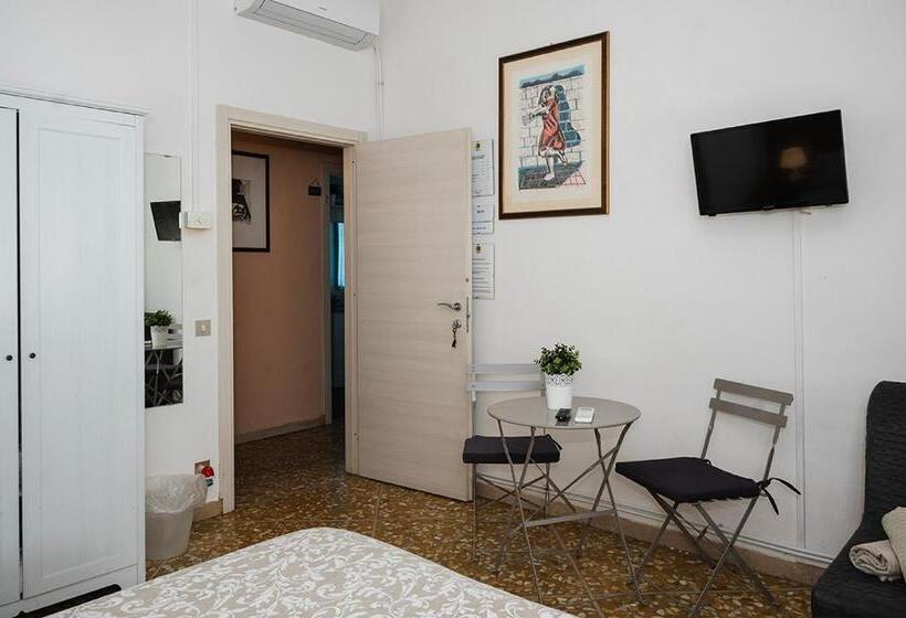 Chambre Standard Salle de Bain Extérieure, B&b Pisaland