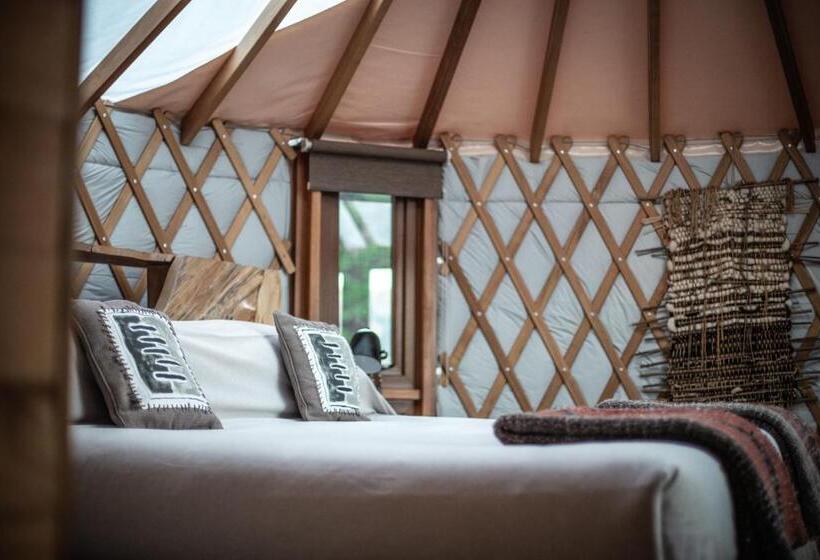 سوییت, Patagonia Camp