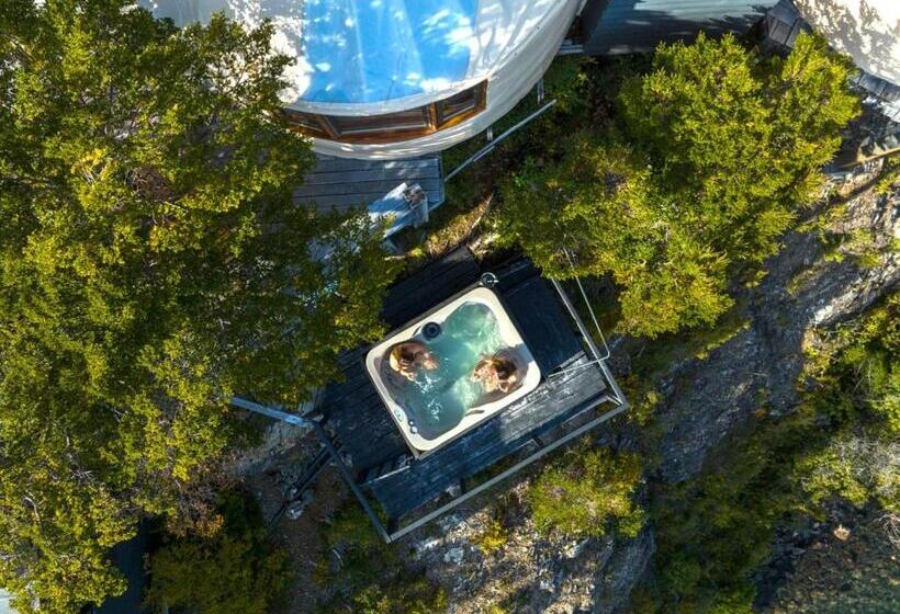 سوییت, Patagonia Camp