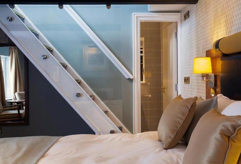 패밀리 룸, The Greyhound Wetherspoon