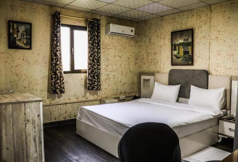 高级单人间, Baghdad Intl. Airport