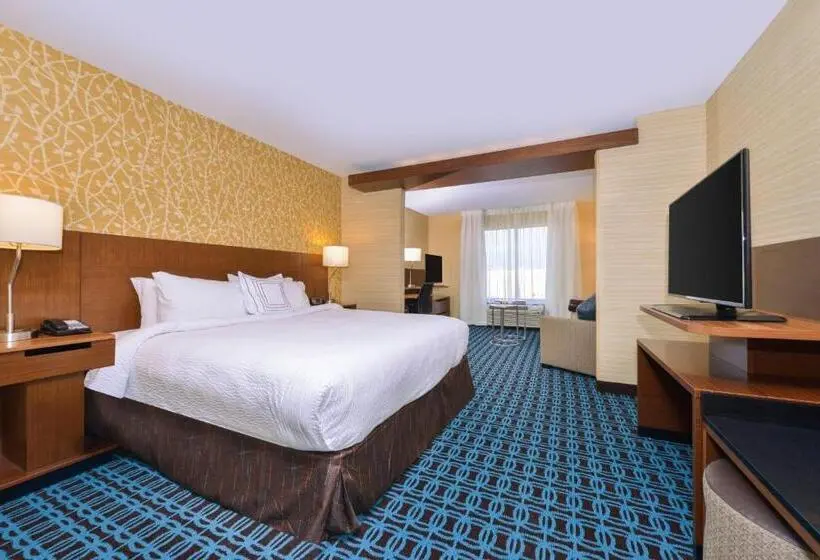 キングサイズベッドのスイートルーム, Fairfield Inn & Suites By Marriott Coralville