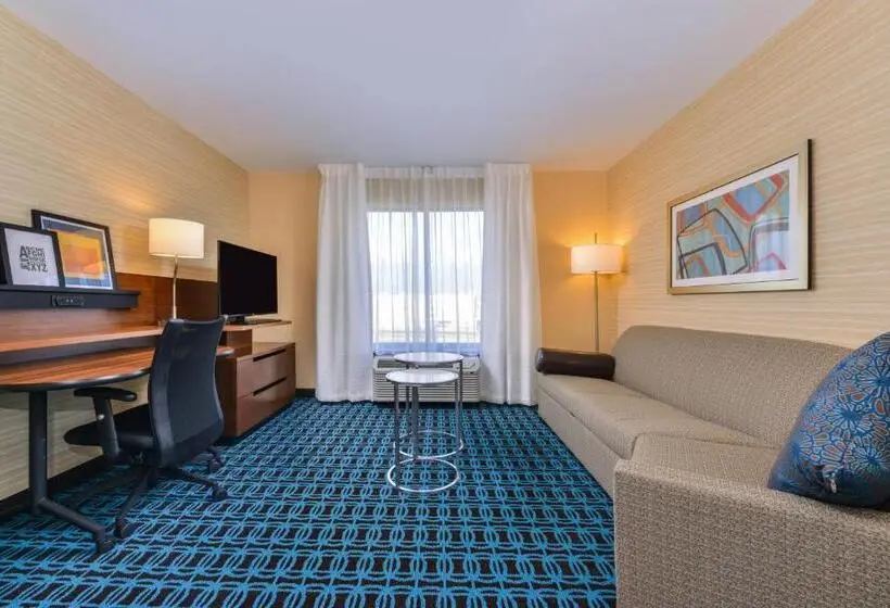 キングサイズベッドのスイートルーム, Fairfield Inn & Suites By Marriott Coralville