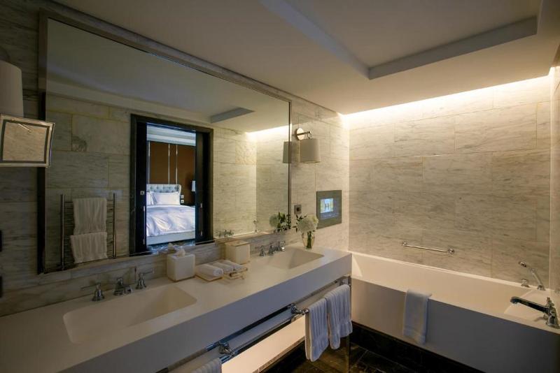 اتاق استاندارد با تخت بزرگ, Fairmont Amman