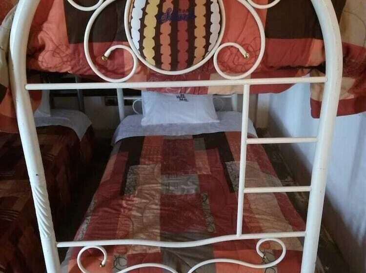 تختخواب در اتاق مشترک, Hanaq Mayu