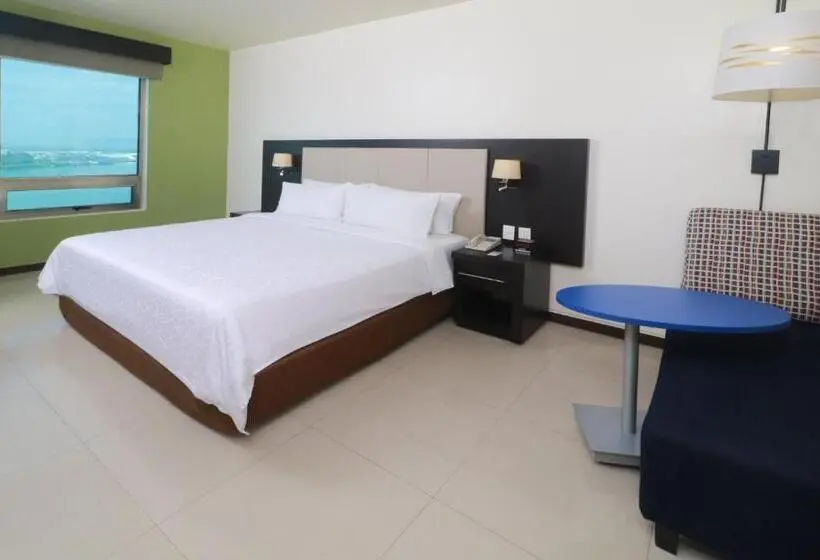キングサイズベッドのスタンダードルーム, Holiday Inn Express   Tuxpan, An Ihg