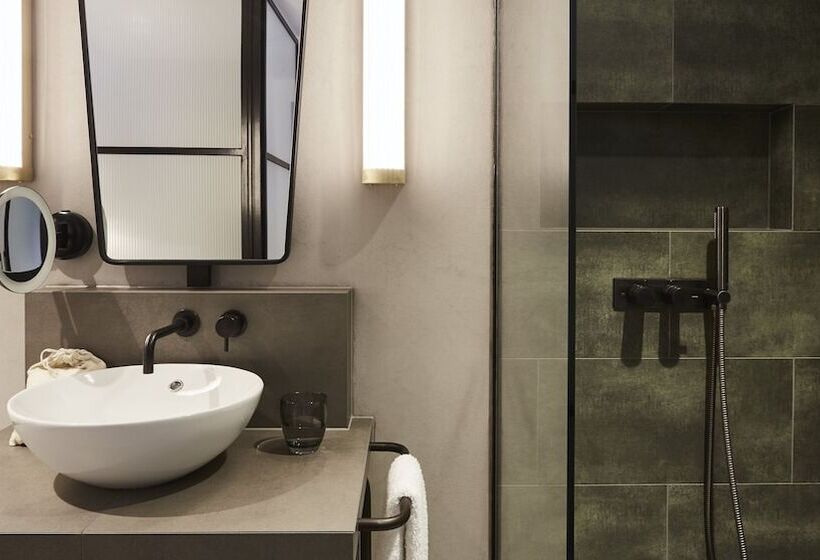 带城市景观的优质房间, Indigo London 1 Leicester Square, An Ihg