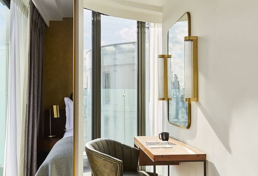 带城市景观的优质房间, Indigo London 1 Leicester Square, An Ihg